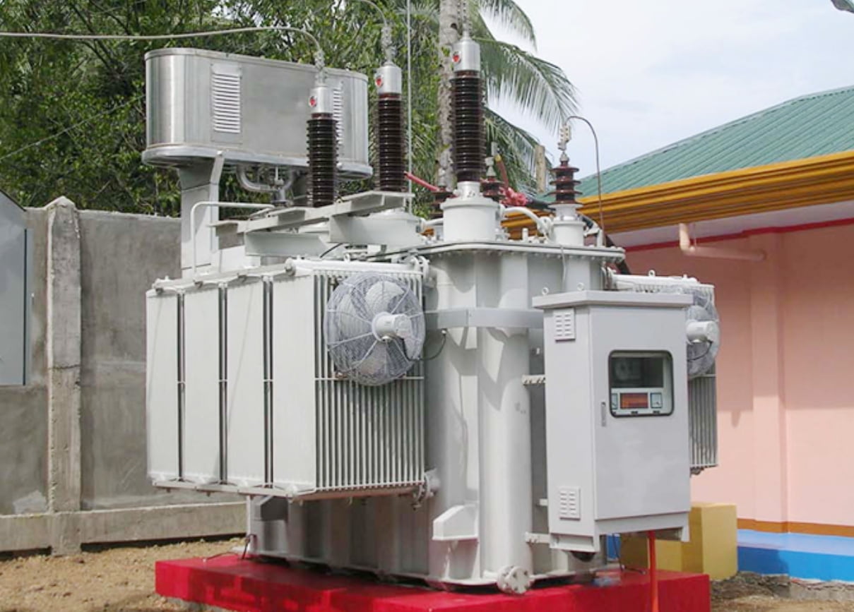 35kV Oil-immersed furnace transformers designed to provide power for various electric furnaces.